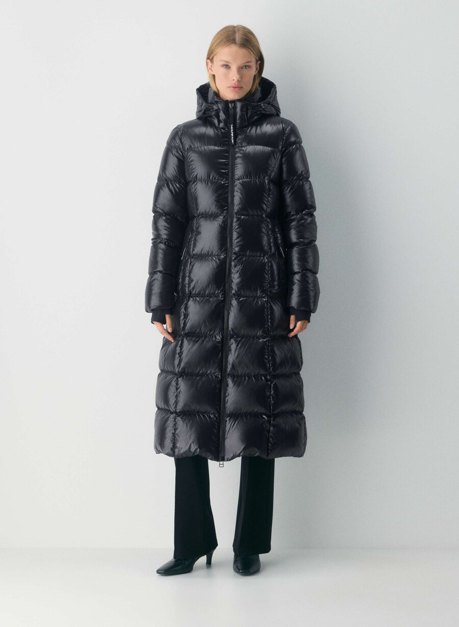 the supersnug puff long - hi-gloss black