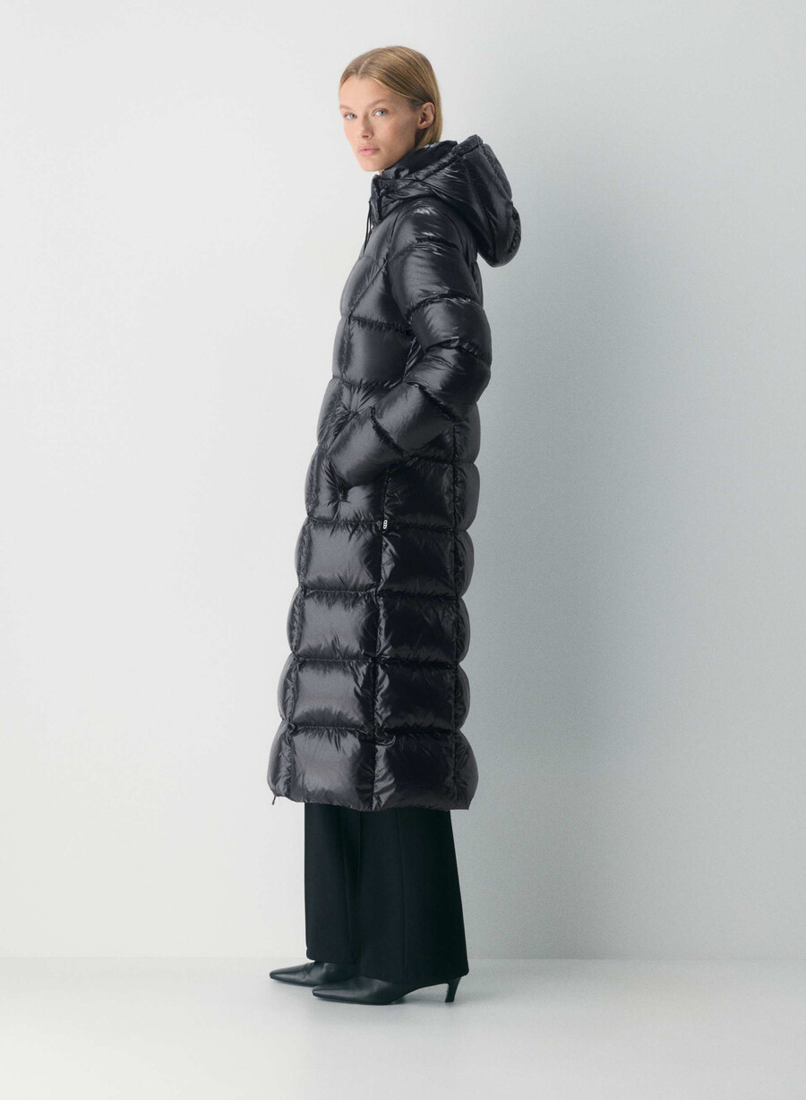 the supersnug puff long - hi-gloss black