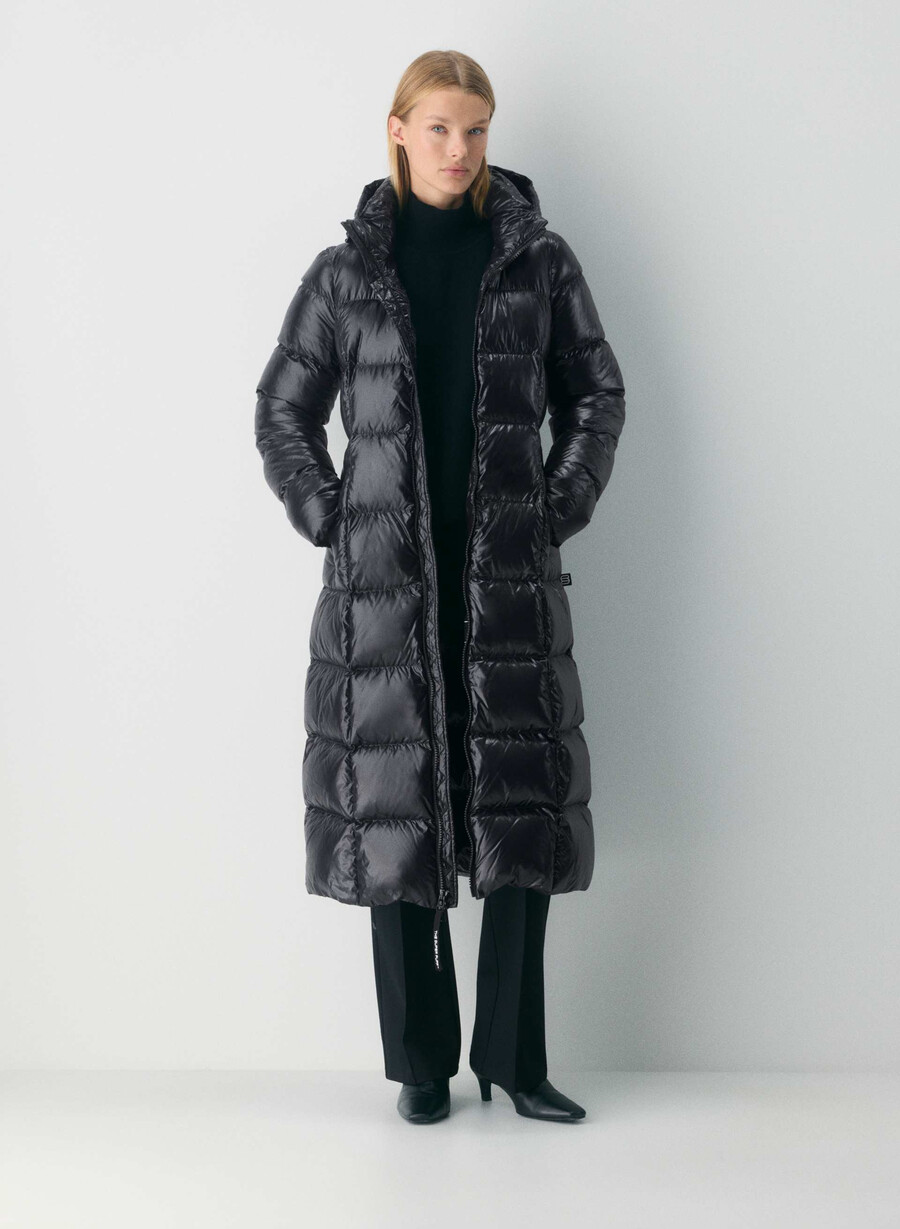 the supersnug puff long - hi-gloss black