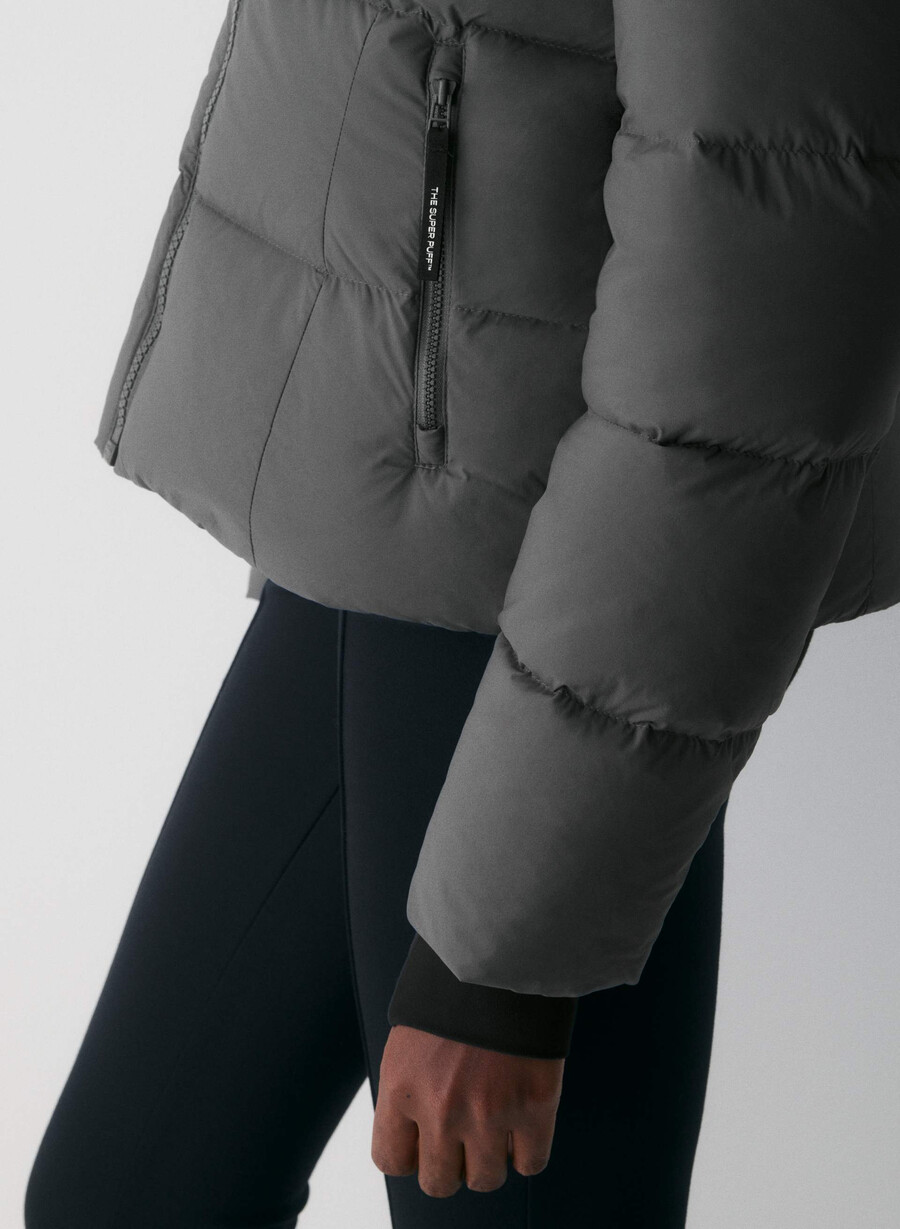 the supersnug puff - climatte coal grey