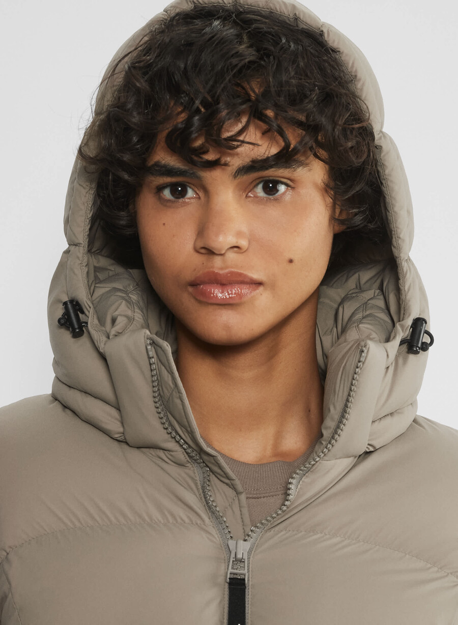 the supersnug puff mid - climatte modern taupe