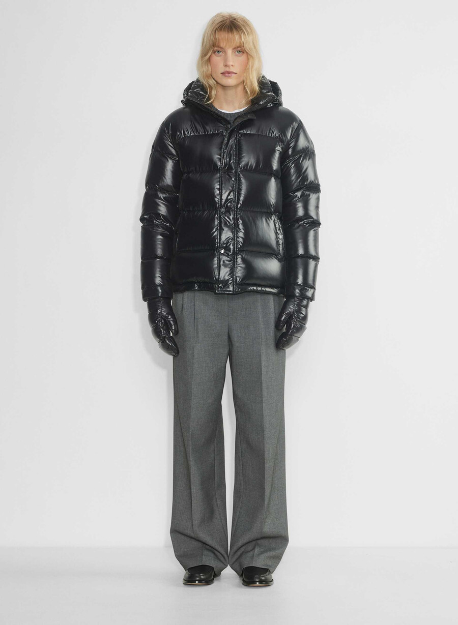 the super puff mitten - hi-gloss black