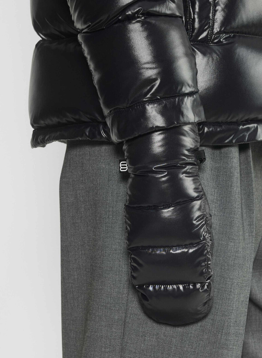 the super puff mitten - hi-gloss black