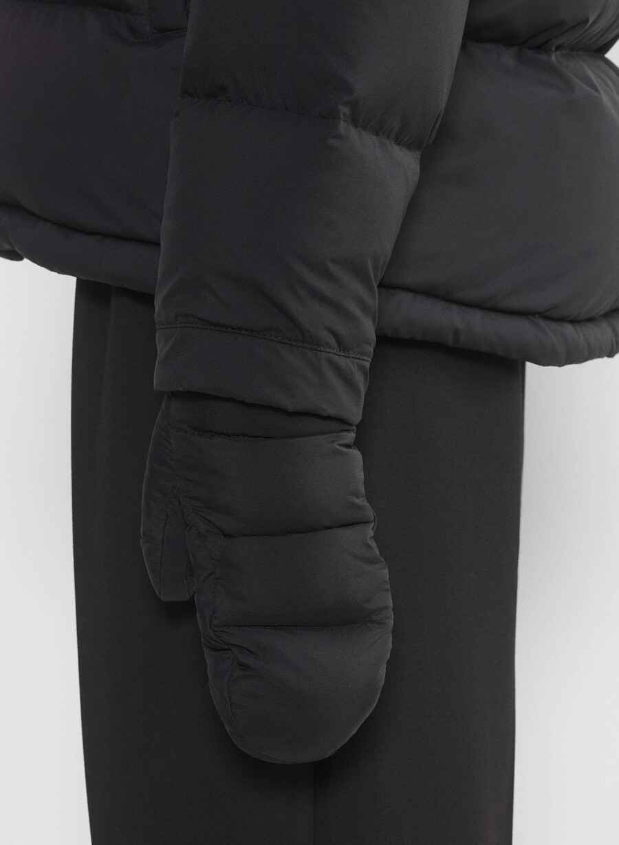 the super puff mitten - climatte black