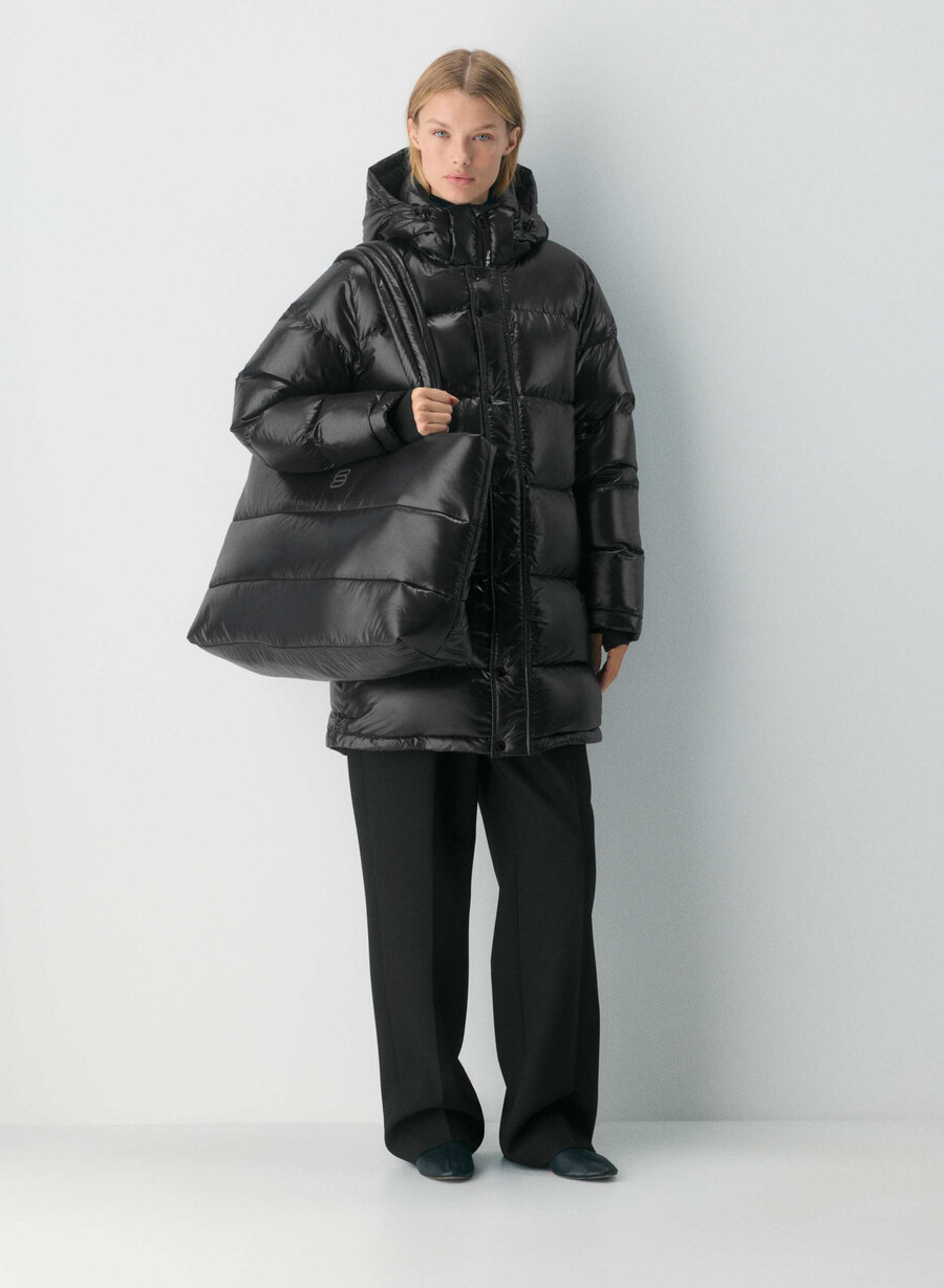 the super puff tote bag - hi-gloss black