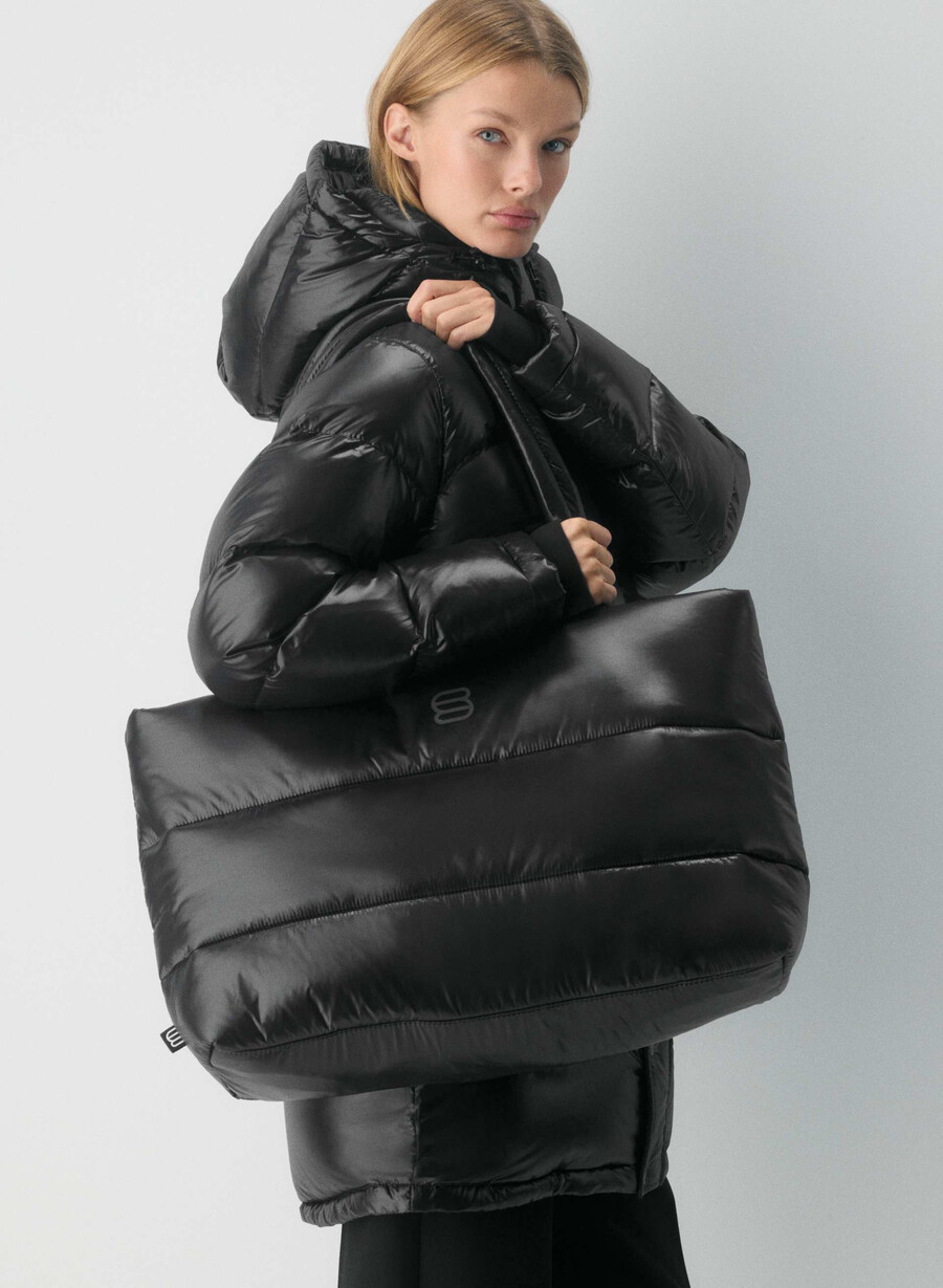 the super puff tote bag - hi-gloss black