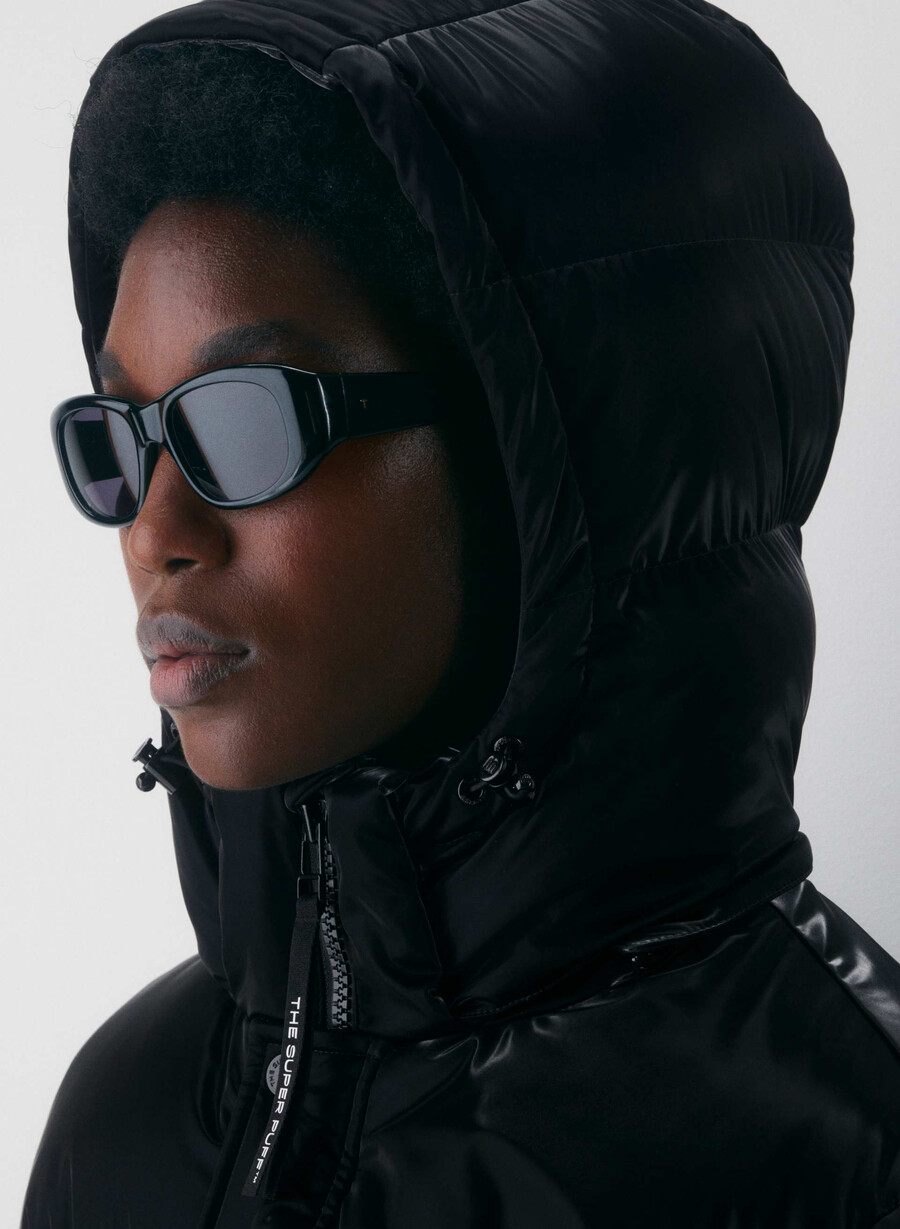 the super puff liquid shine black
