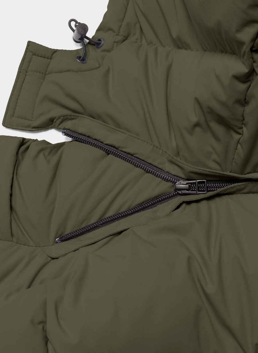 the super puff shorty - climatte dark olive
