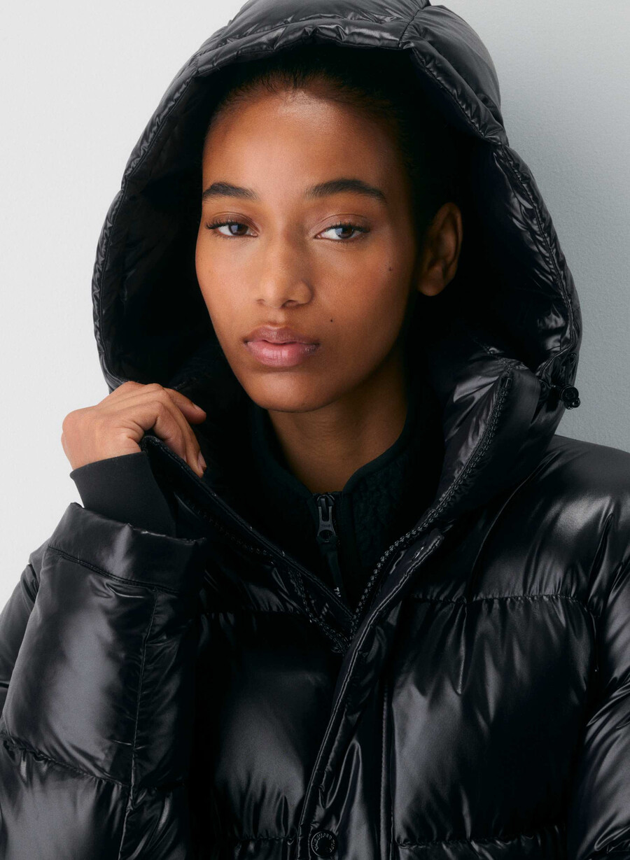 the super puff shorty - hi-gloss black