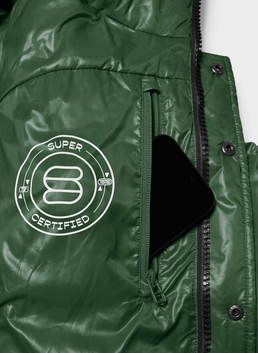 the super puff shorty - hi-gloss campus green