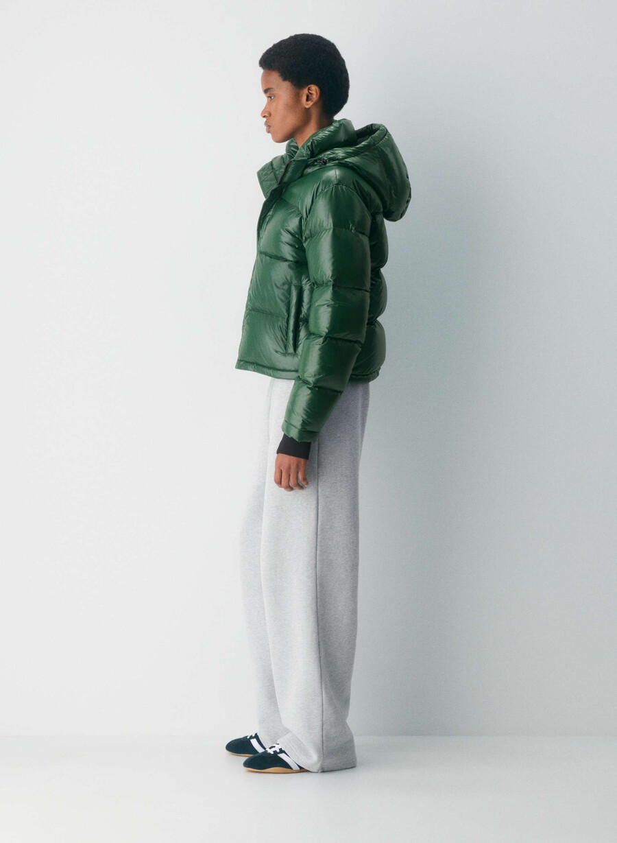 the super puff shorty - hi-gloss campus green