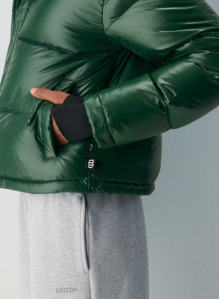 the super puff shorty - hi-gloss campus green