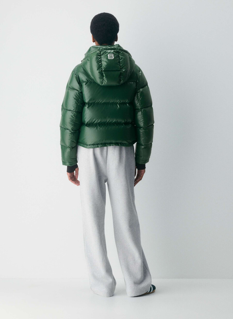the super puff shorty - hi-gloss campus green