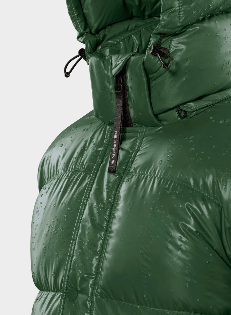 the super puff shorty - hi-gloss campus green