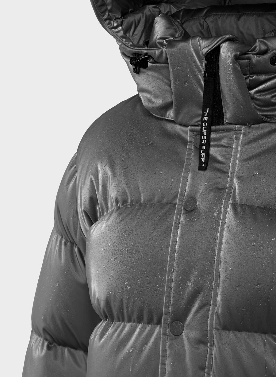 the super puff shorty - liquid shine coal grey