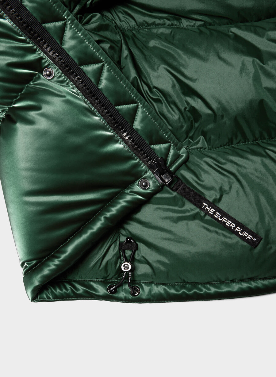the super puff shorty - liquid shine campus green
