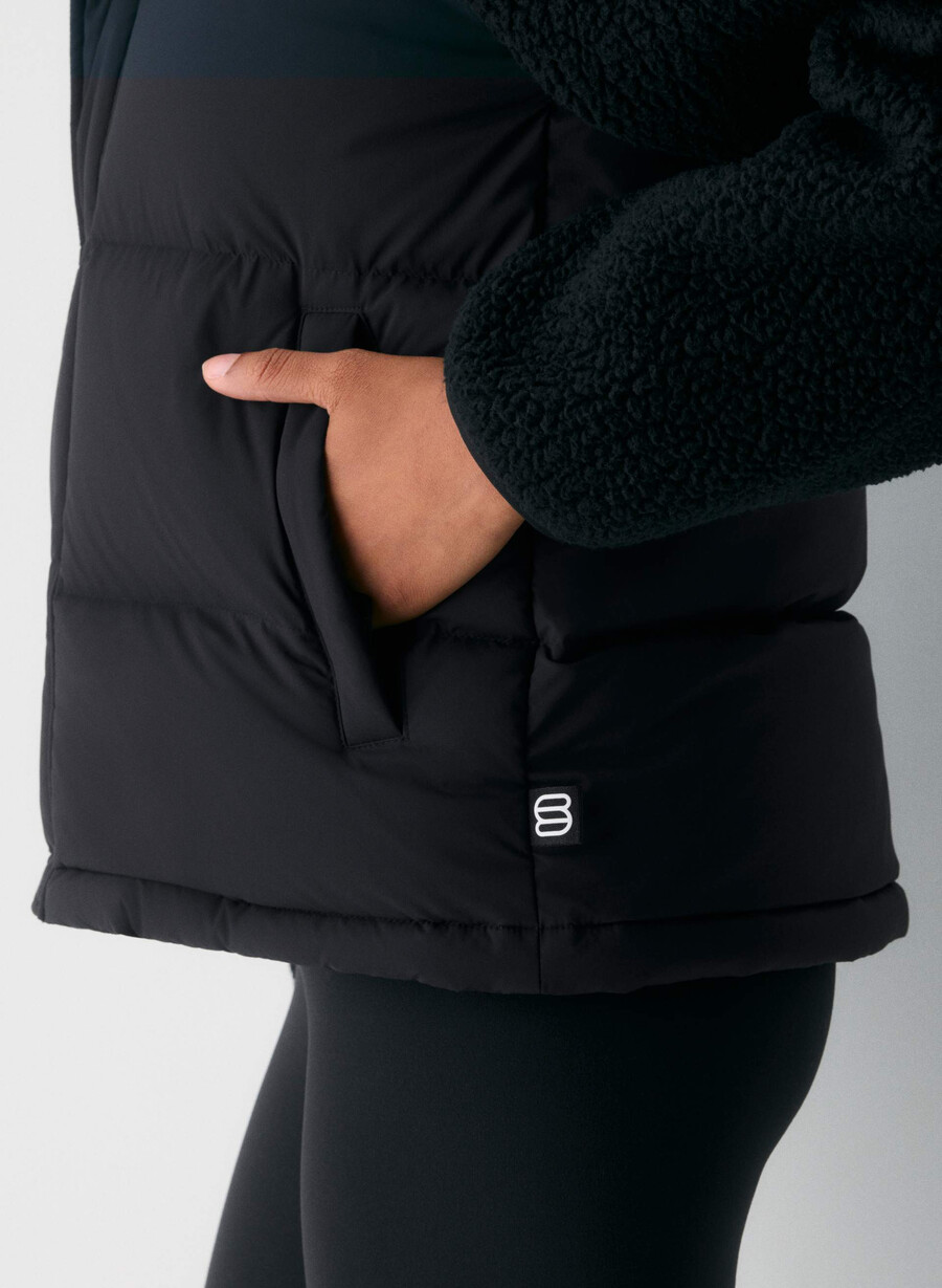 the super puff vest - climatte black