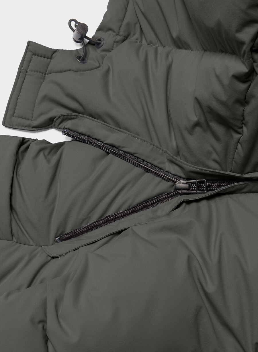 the super puff vest - climatte coal grey