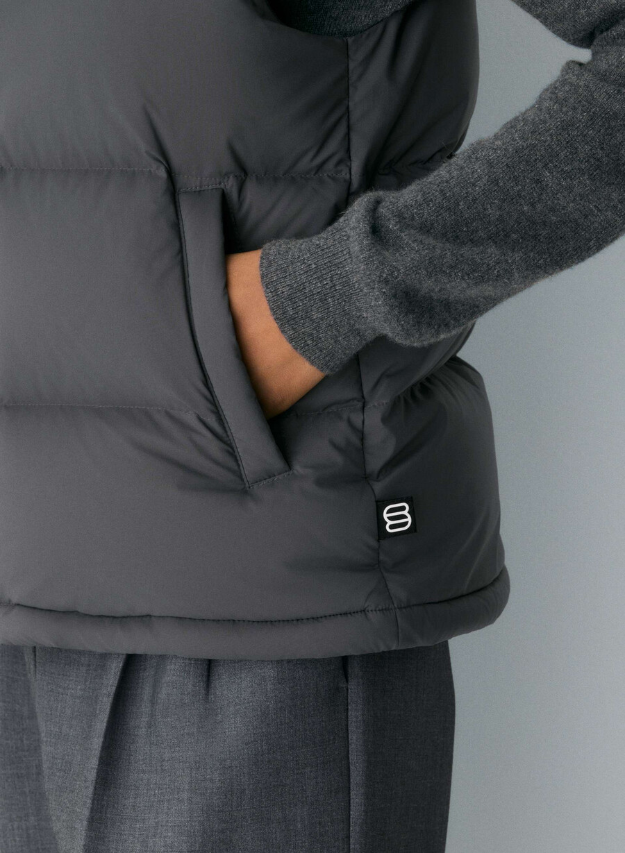 the super puff vest - climatte coal grey
