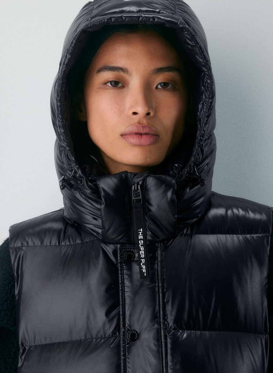 the super puff vest - hi-gloss black