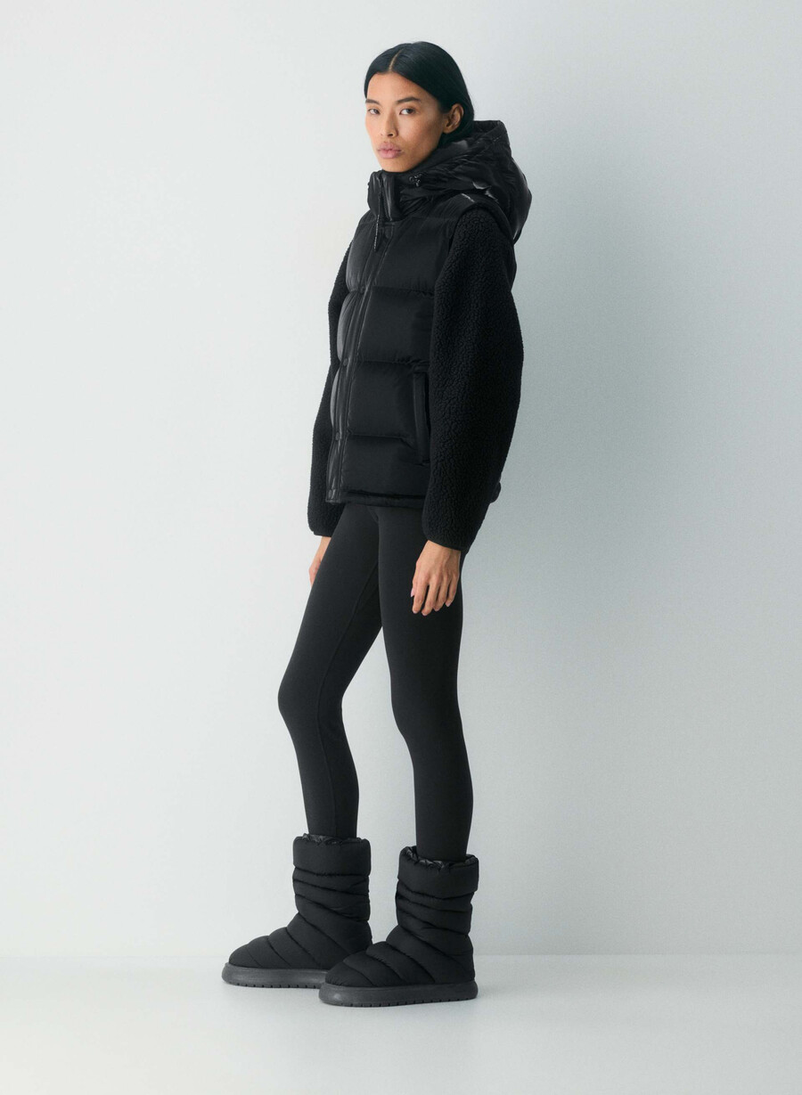 the super puff vest - liquid shine black