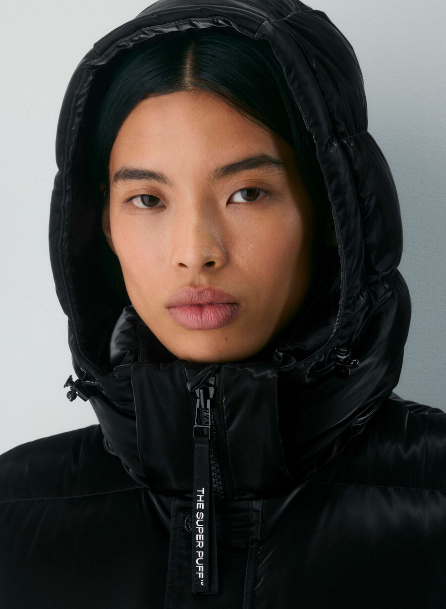 the super puff vest - liquid shine black