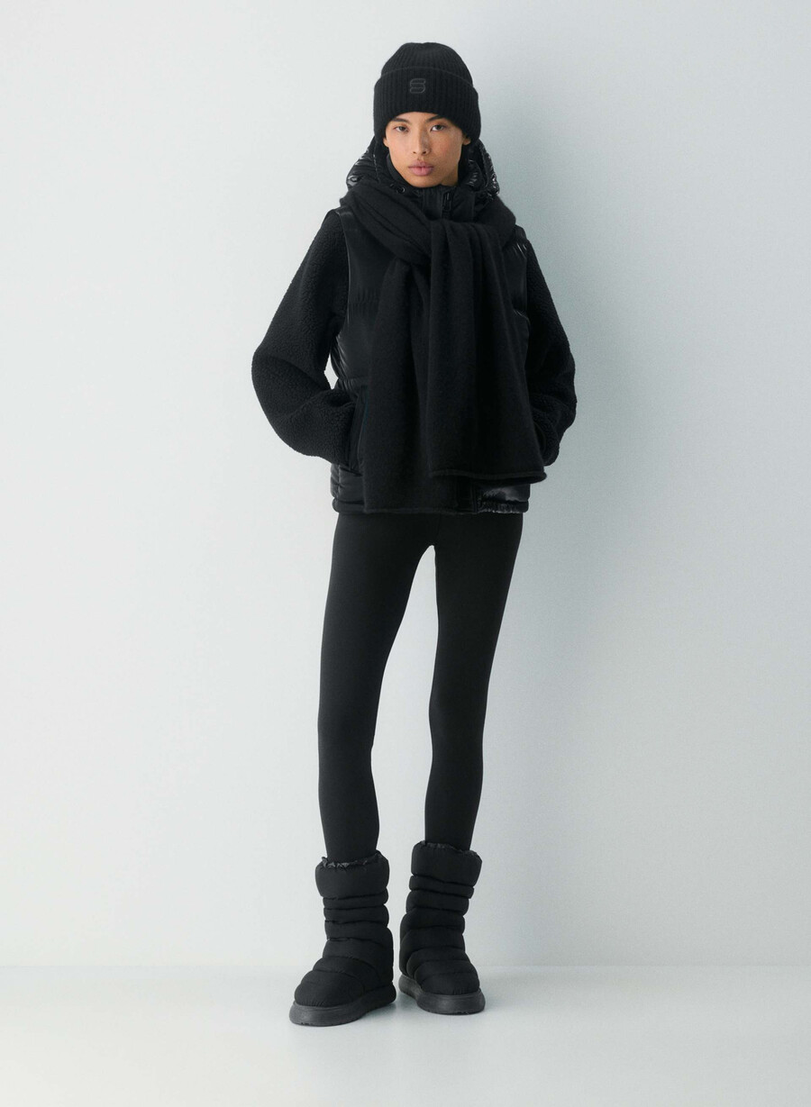 the super puff vest - liquid shine black