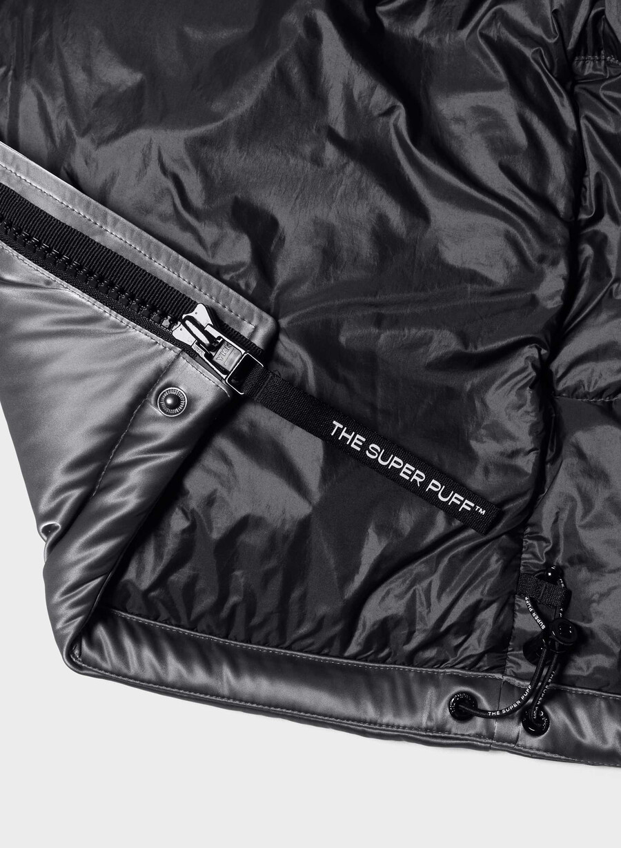 the super puff vest - liquid shine coal grey