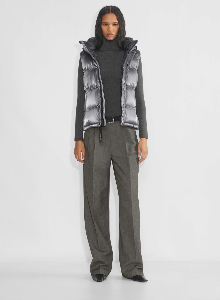the super puff vest - liquid shine coal grey
