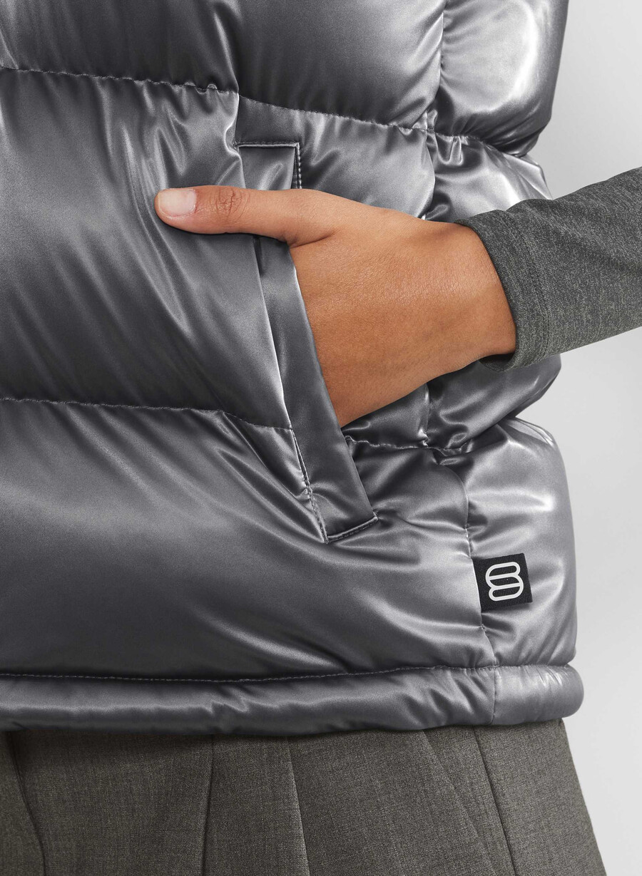 the super puff vest - liquid shine coal grey