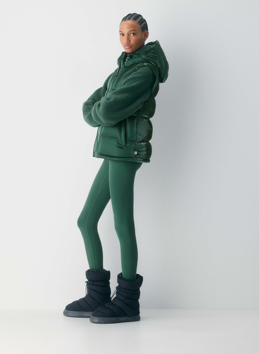 the super puff vest - liquid shine campus green