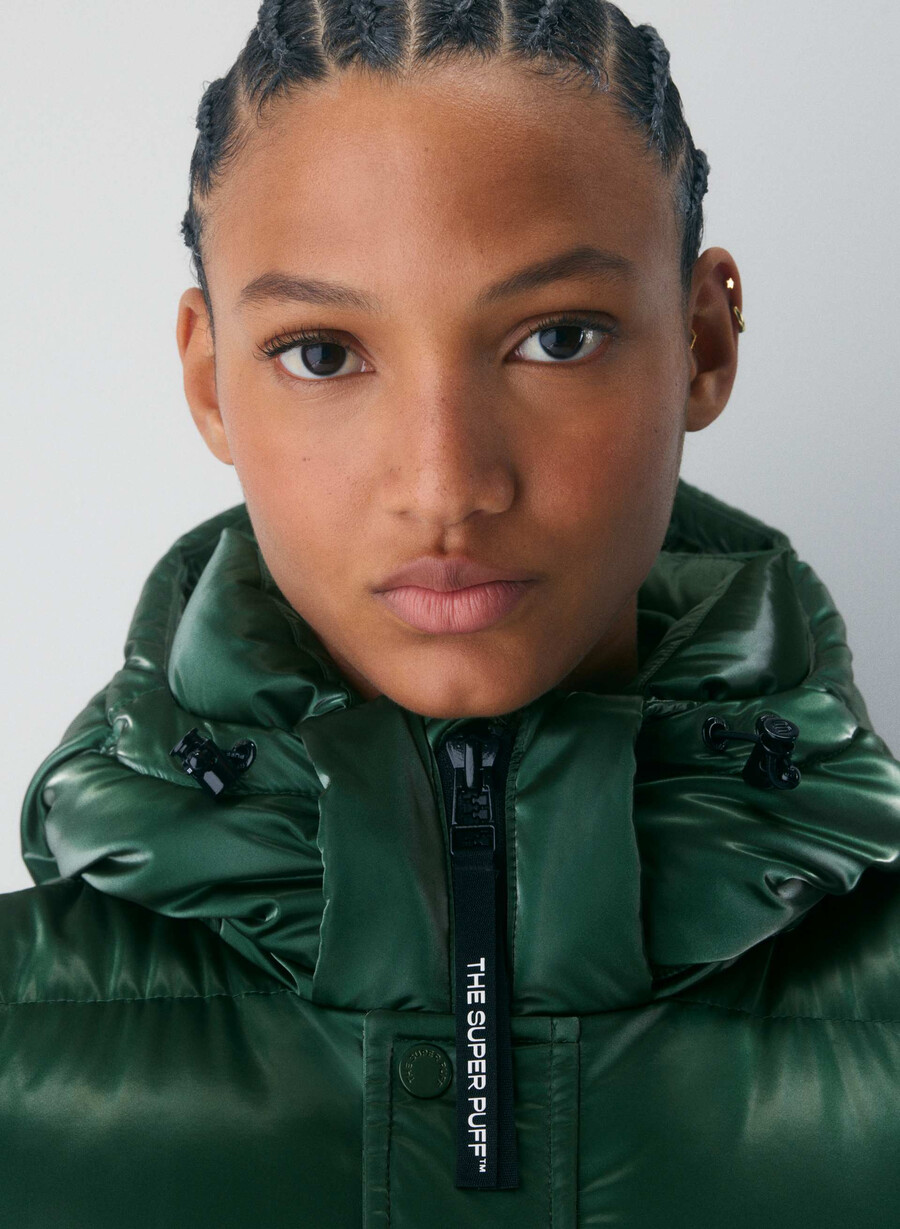 the super puff vest - liquid shine campus green