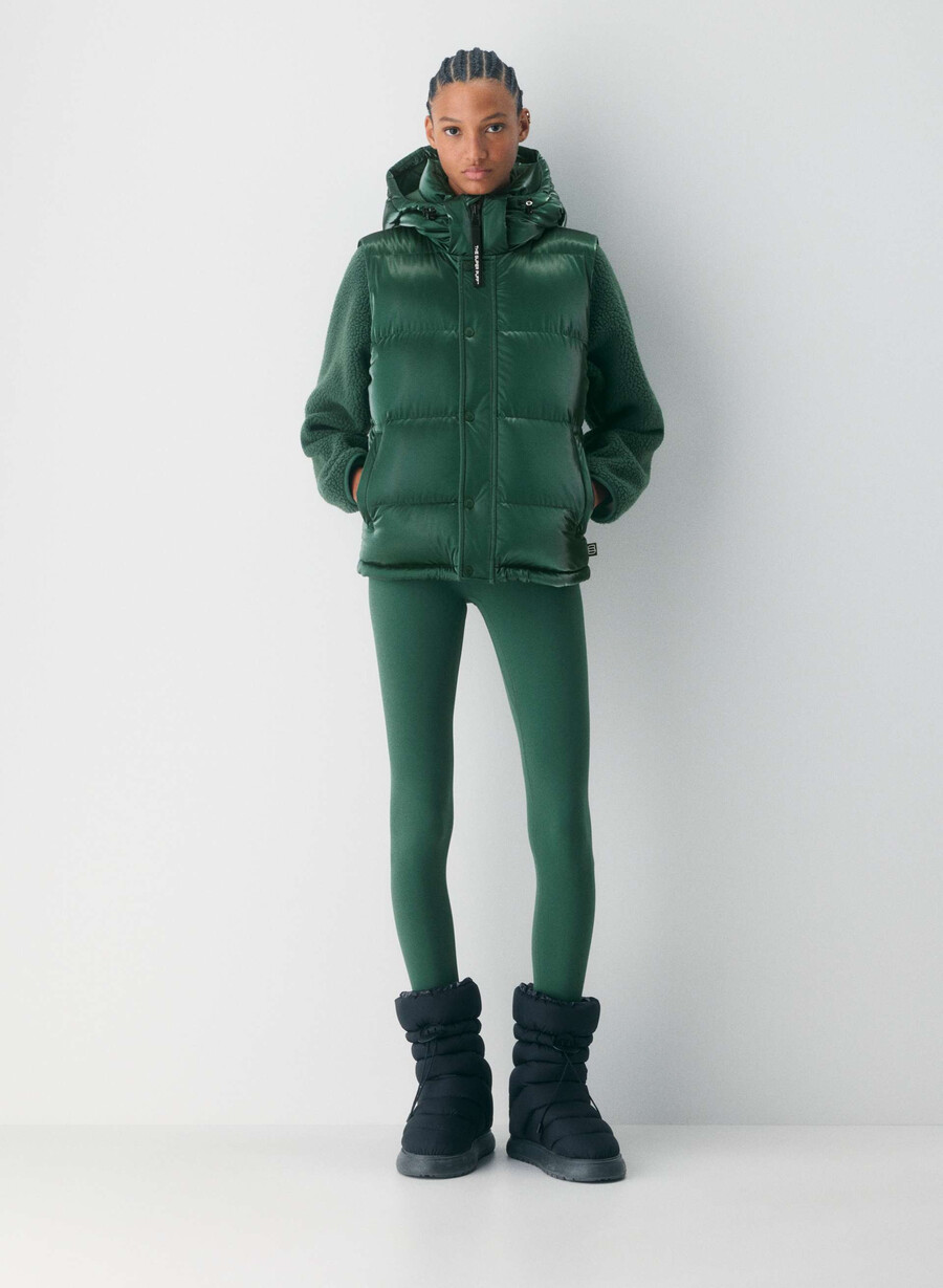 the super puff vest - liquid shine campus green