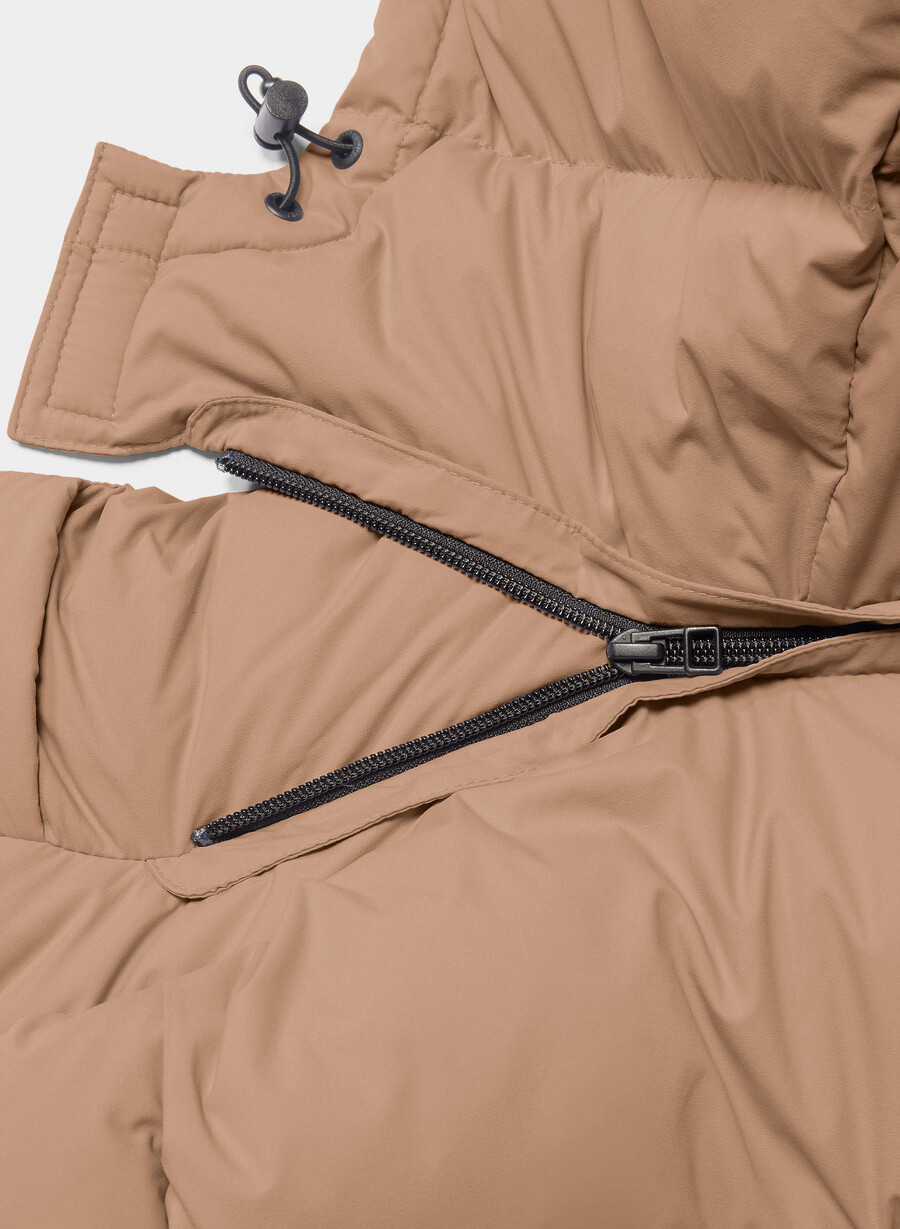 the super puff shorty vest - climatte chocolate mousse