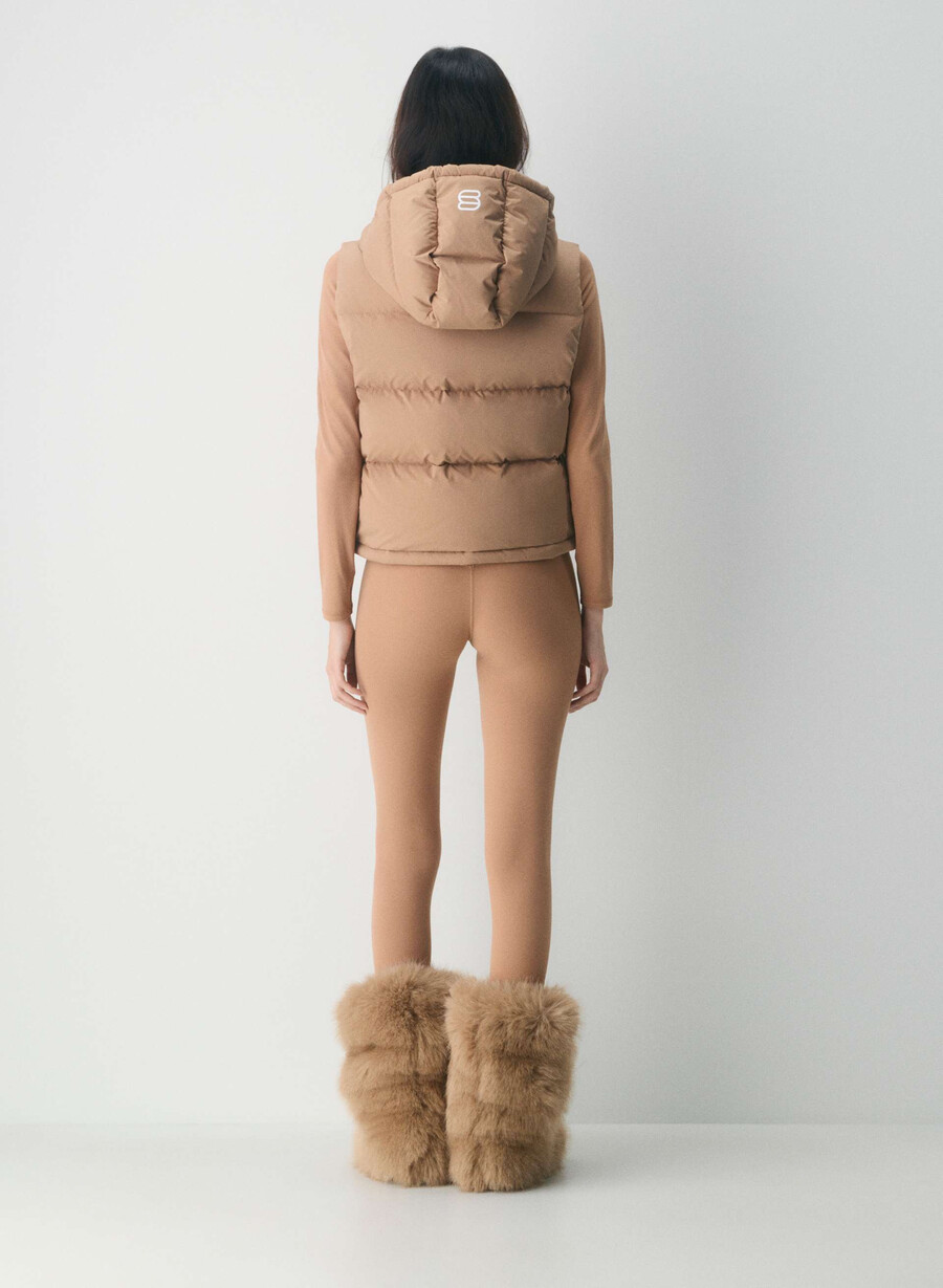 the super puff shorty vest - climatte chocolate mousse
