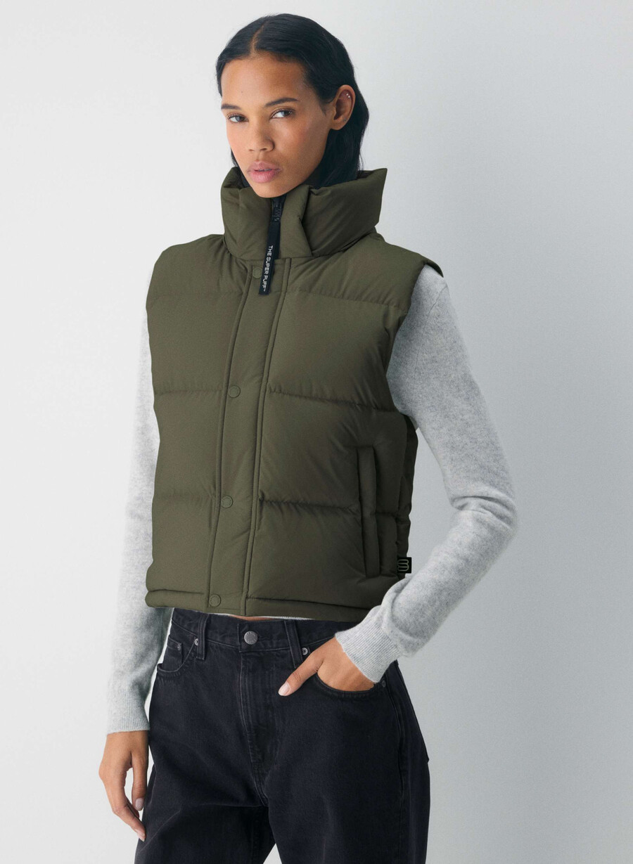 the super puff shorty vest - climatte dark olive