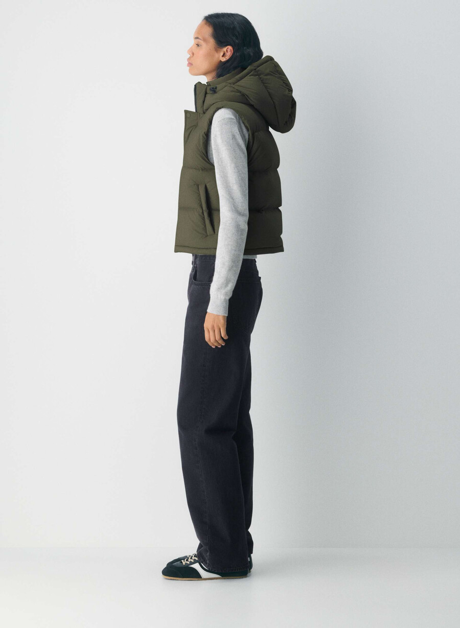 the super puff shorty vest - climatte dark olive
