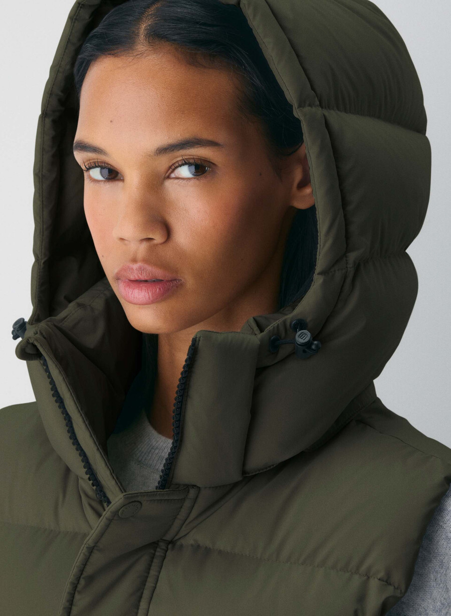 the super puff shorty vest - climatte dark olive