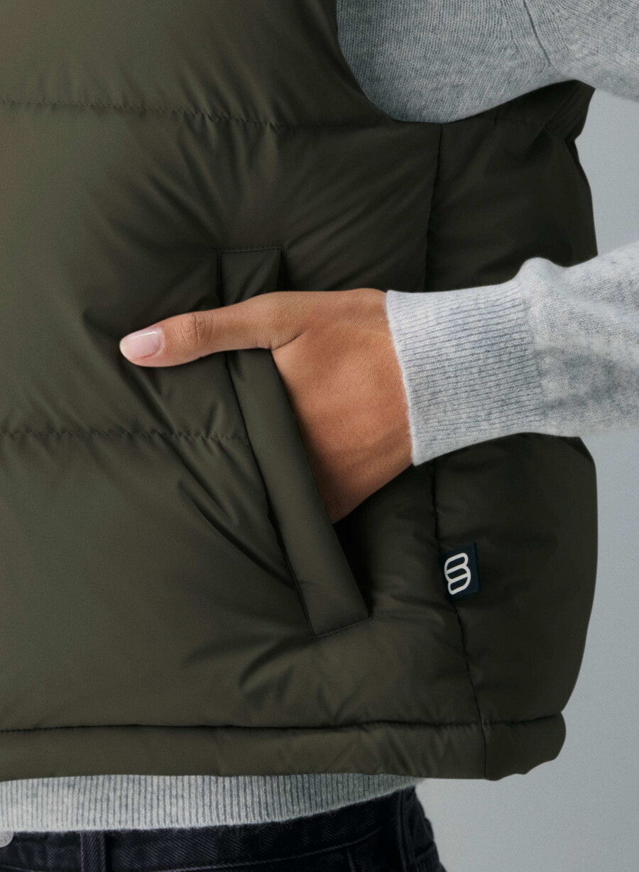 the super puff shorty vest - climatte dark olive