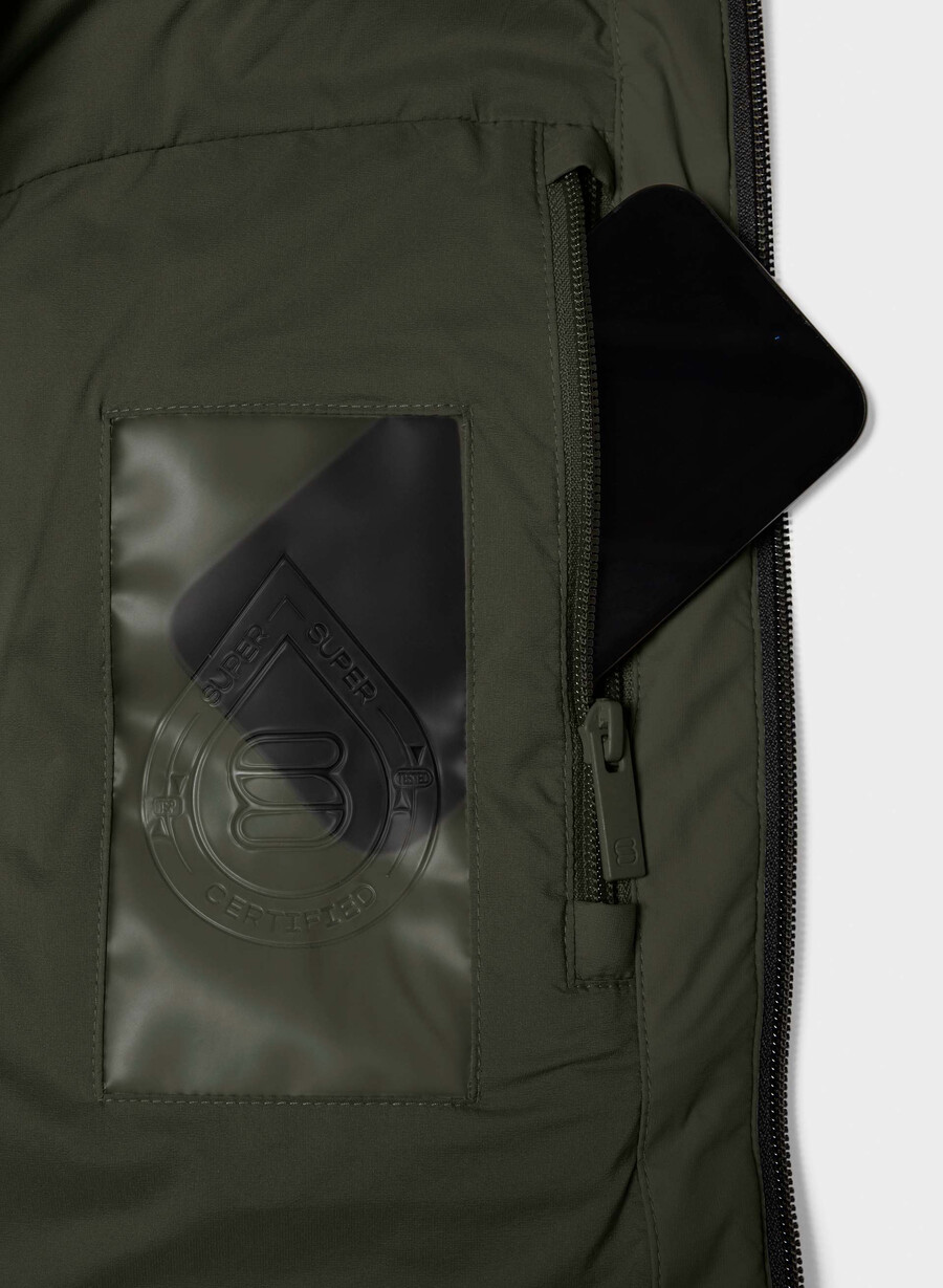 the super puff₂o mid - rainstop flint green