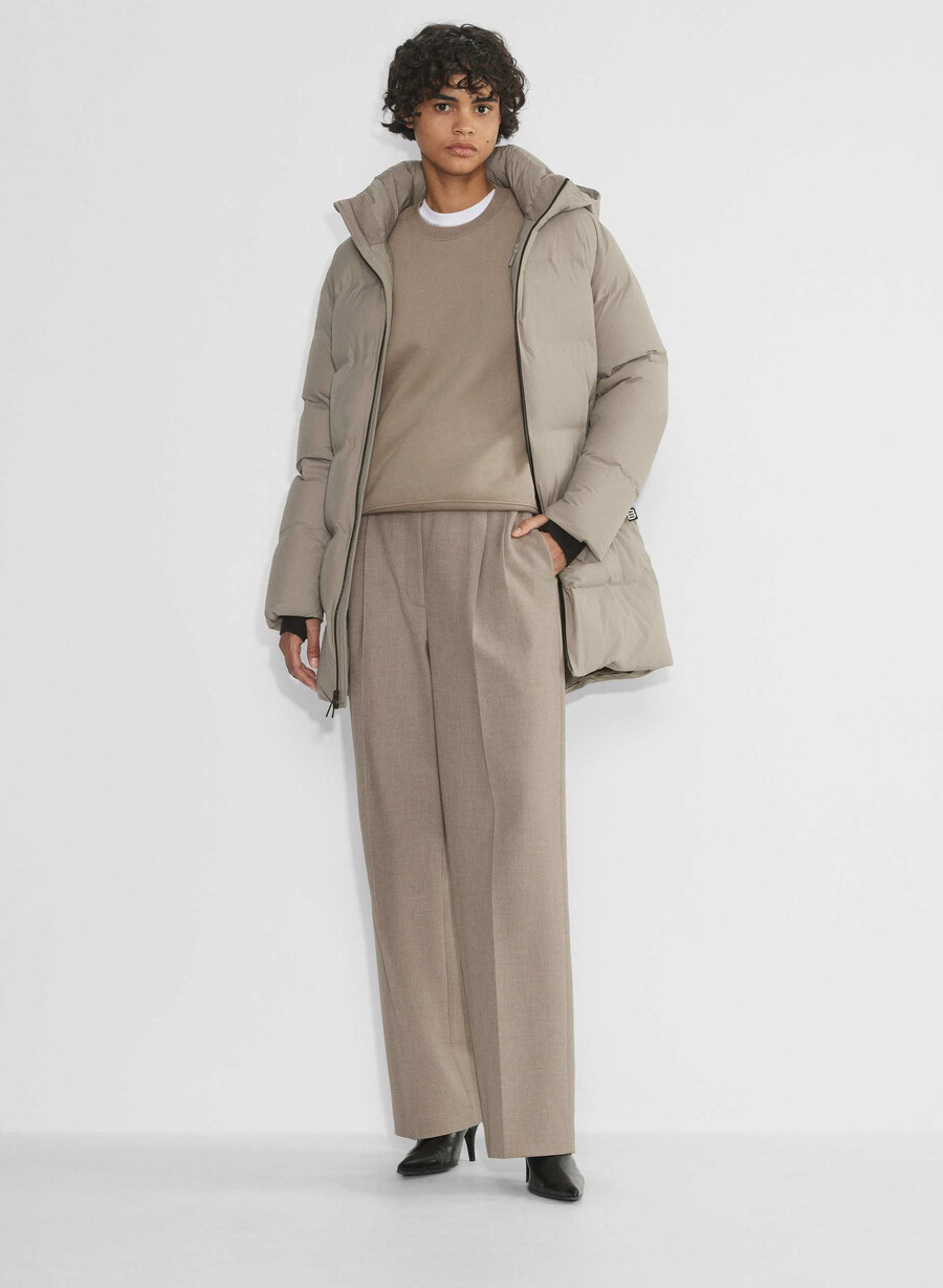 the super puff₂o mid - rainstop modern taupe