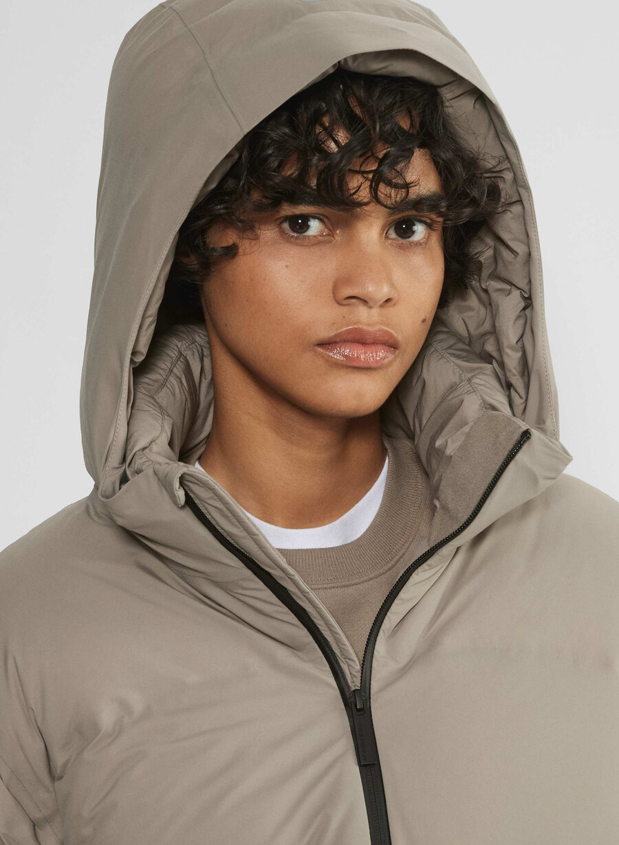 the super puff₂o mid - rainstop modern taupe