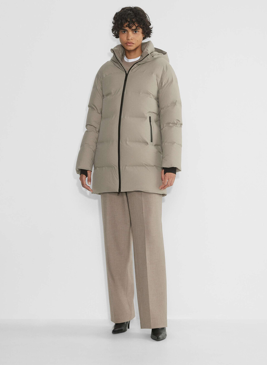 the super puff₂o mid - rainstop modern taupe