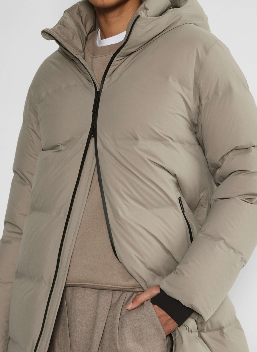 the super puff₂o mid - rainstop modern taupe