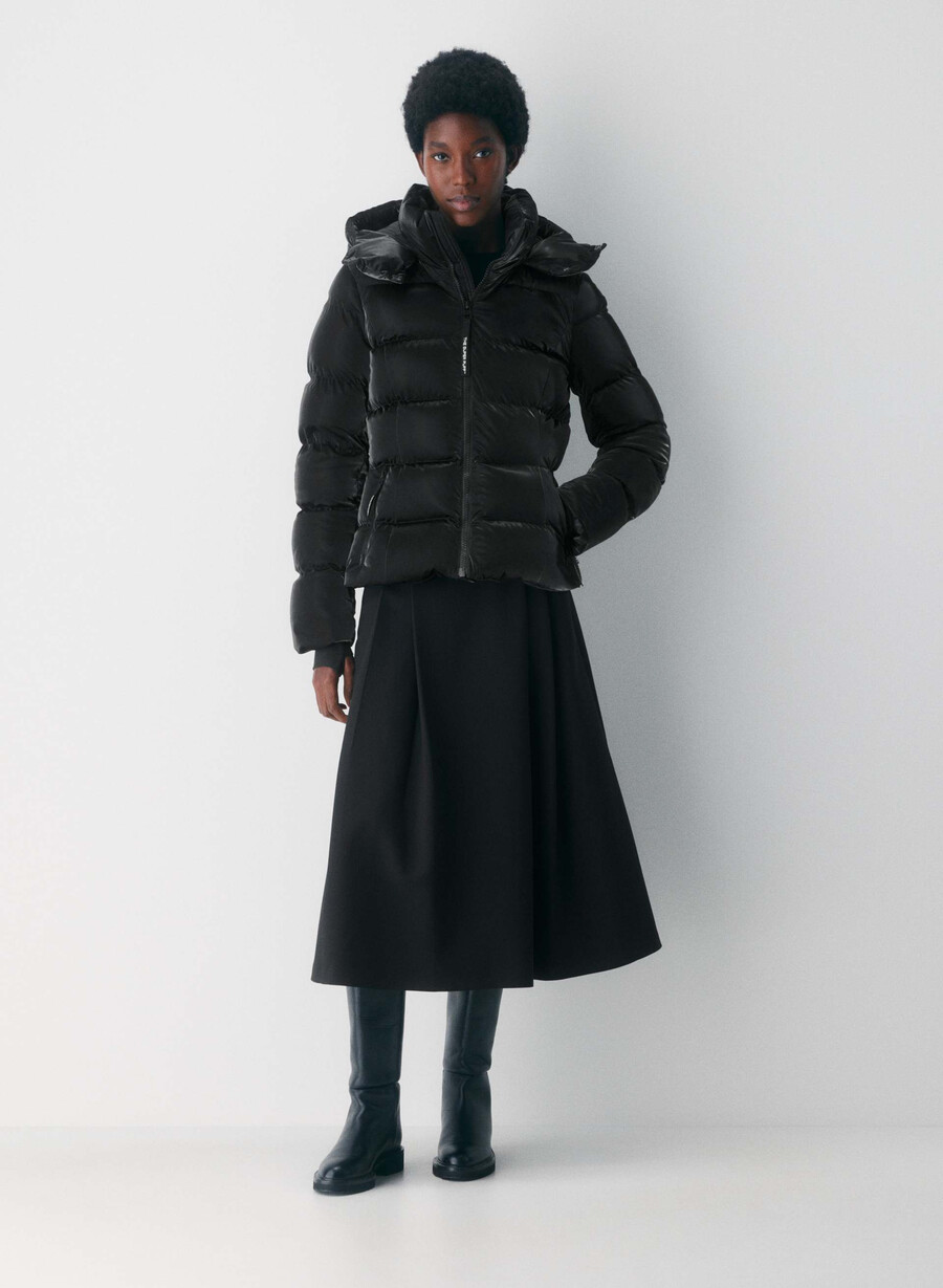 the supersnug puff - liquid shine black