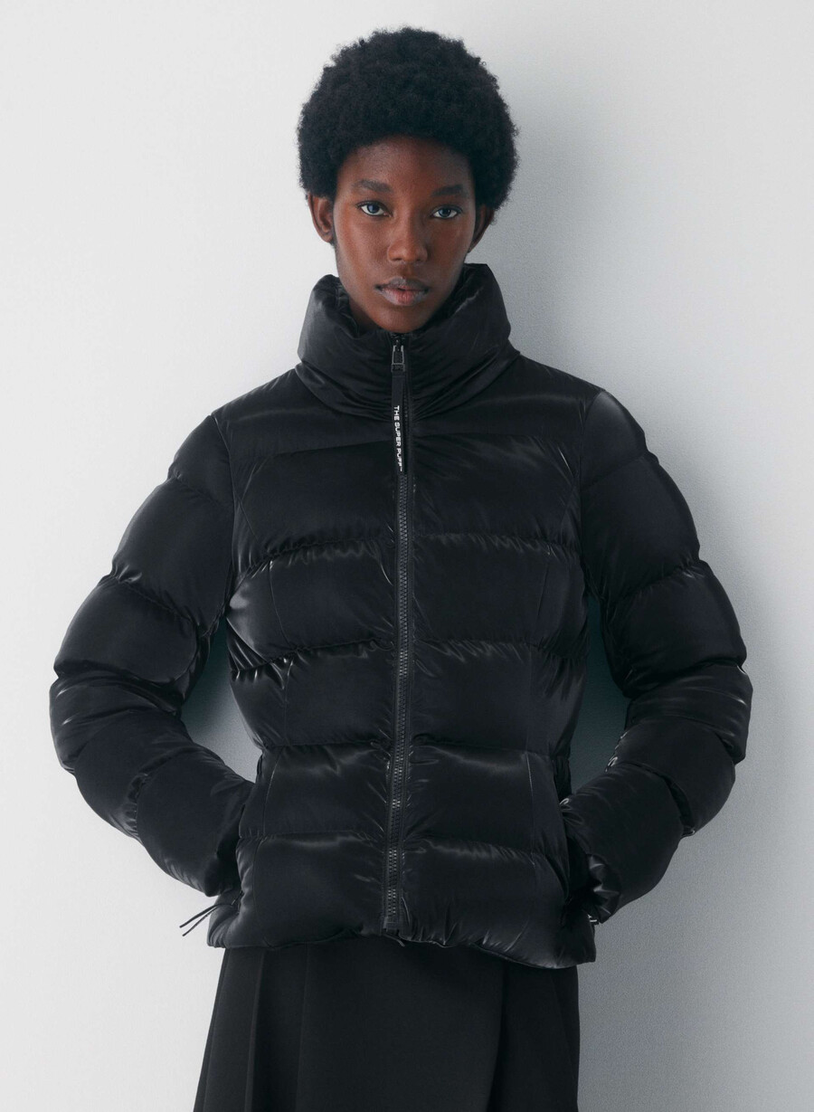 the supersnug puff - liquid shine black