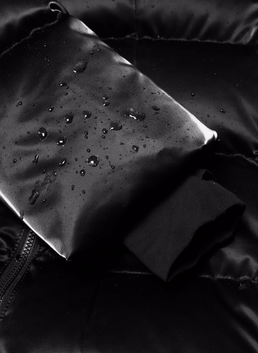 the supersnug puff - liquid shine black