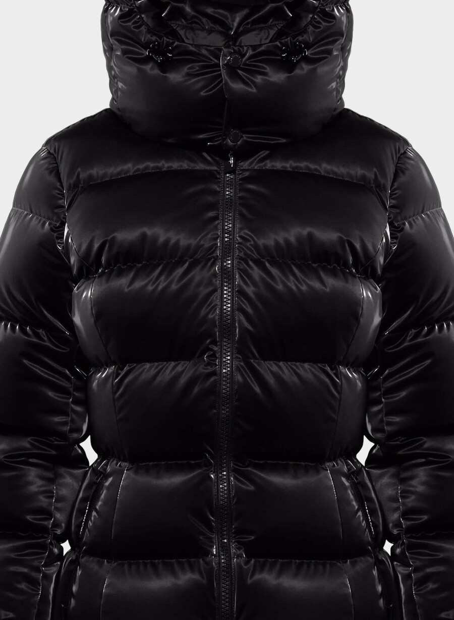 the supersnug puff - liquid shine black