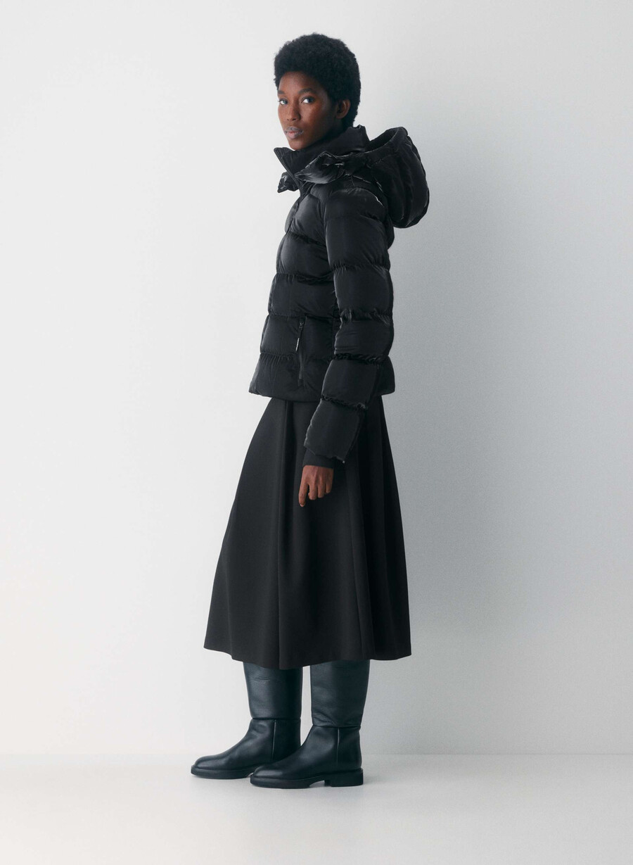 the supersnug puff - liquid shine black