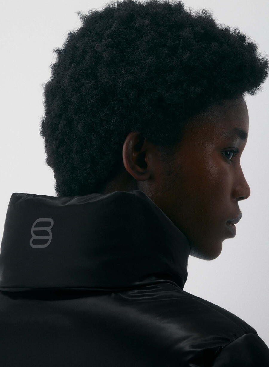 the supersnug puff - liquid shine black